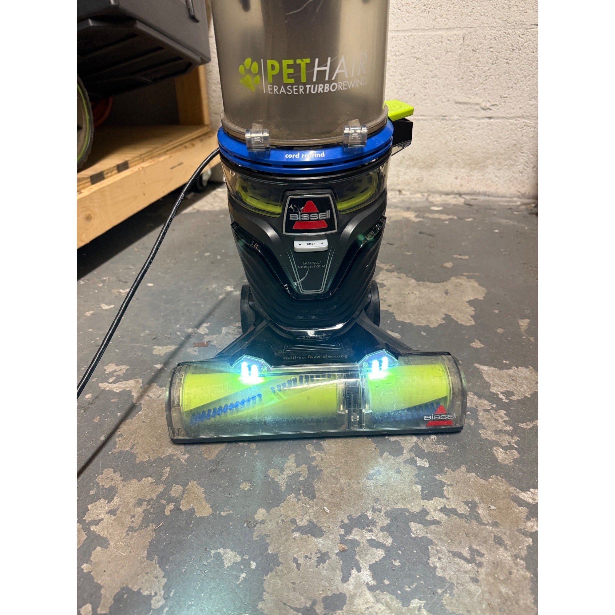 Bissell Pet Hair Eraser Turbo Rewind Upright Vacuum Cleaner Model 27909 ( Preowned)