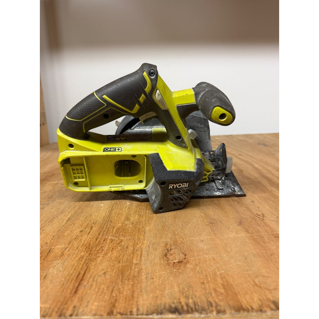 🟢RYOBI ONE+ 18V Cordless 5 1/2 in. Circular Saw (Tool Only) p505  dirty(Preowned) dirty