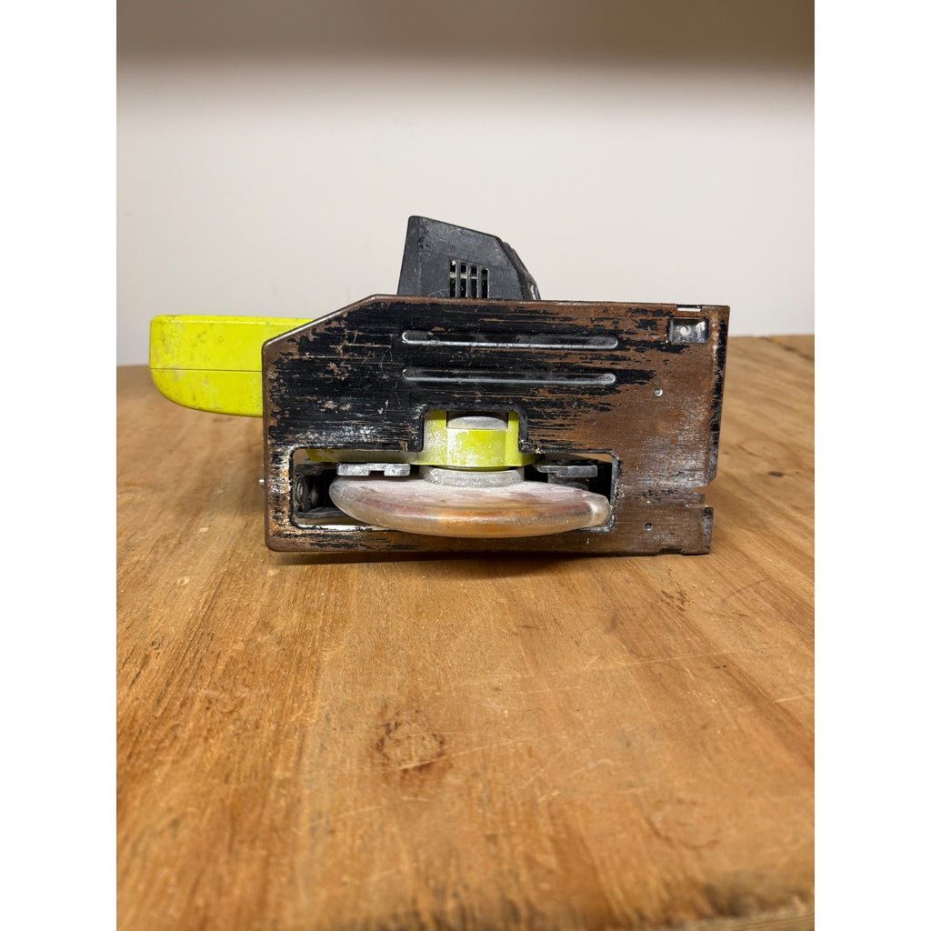 🟢RYOBI ONE+ 18V Cordless 5 1/2 in. Circular Saw (Tool Only) p505  dirty(Preowned) dirty