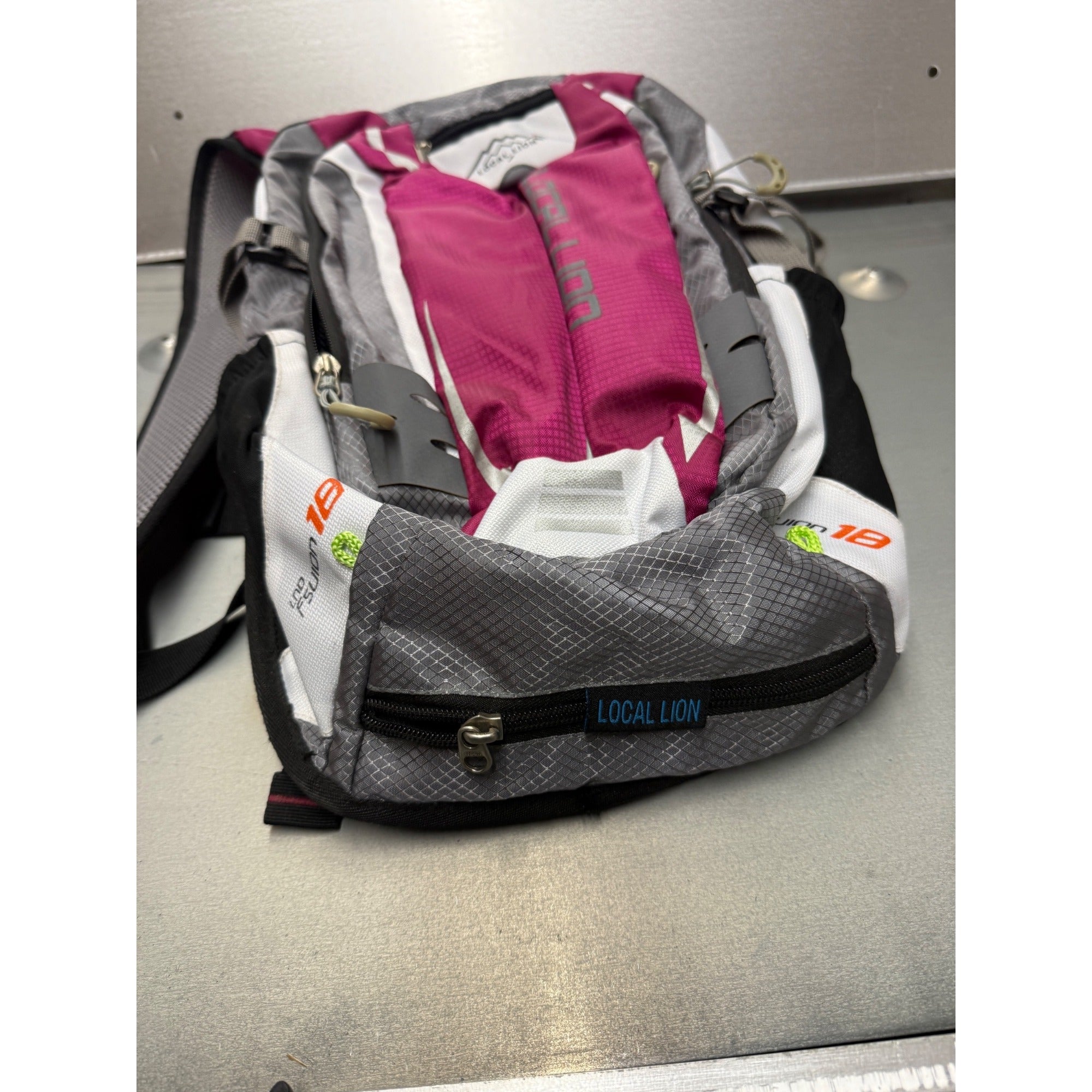 ✨ 483 - Local Lion 18L Hydration Backpack Pink/Grey Outdoor Cycling Hiking ( Preowned)