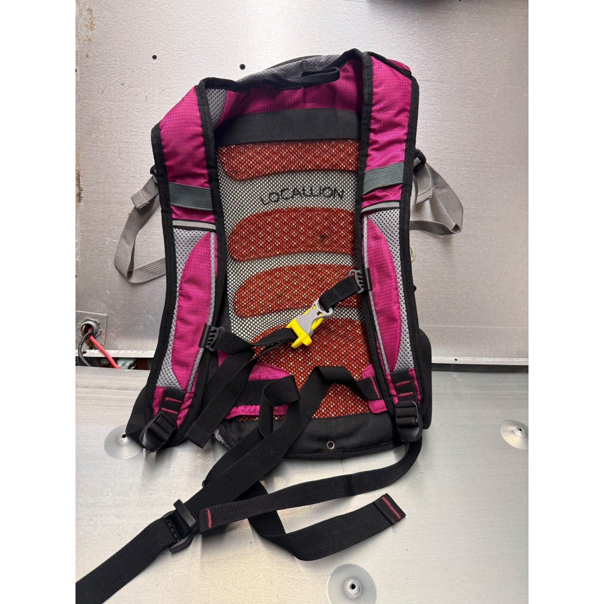 ✨ 483 - Local Lion 18L Hydration Backpack Pink/Grey Outdoor Cycling Hiking ( Preowned)